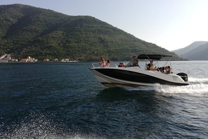 3h-Private Bout: Kotor bay and Blue Cave attraction (Free Drinks) - A private speedboat that fits a real day in Kotor