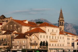 Kotor: Blue Cave, Submarine Base and Lady of the Rocks Tour - Perast’s Old Town and the Bay-Facing Viewpoint