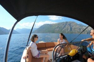 Speed Boat 3-Hour Guided Tour at the Blue Cave - Meeting Point and Easy Start at Spomenik Palim Za Slobodu